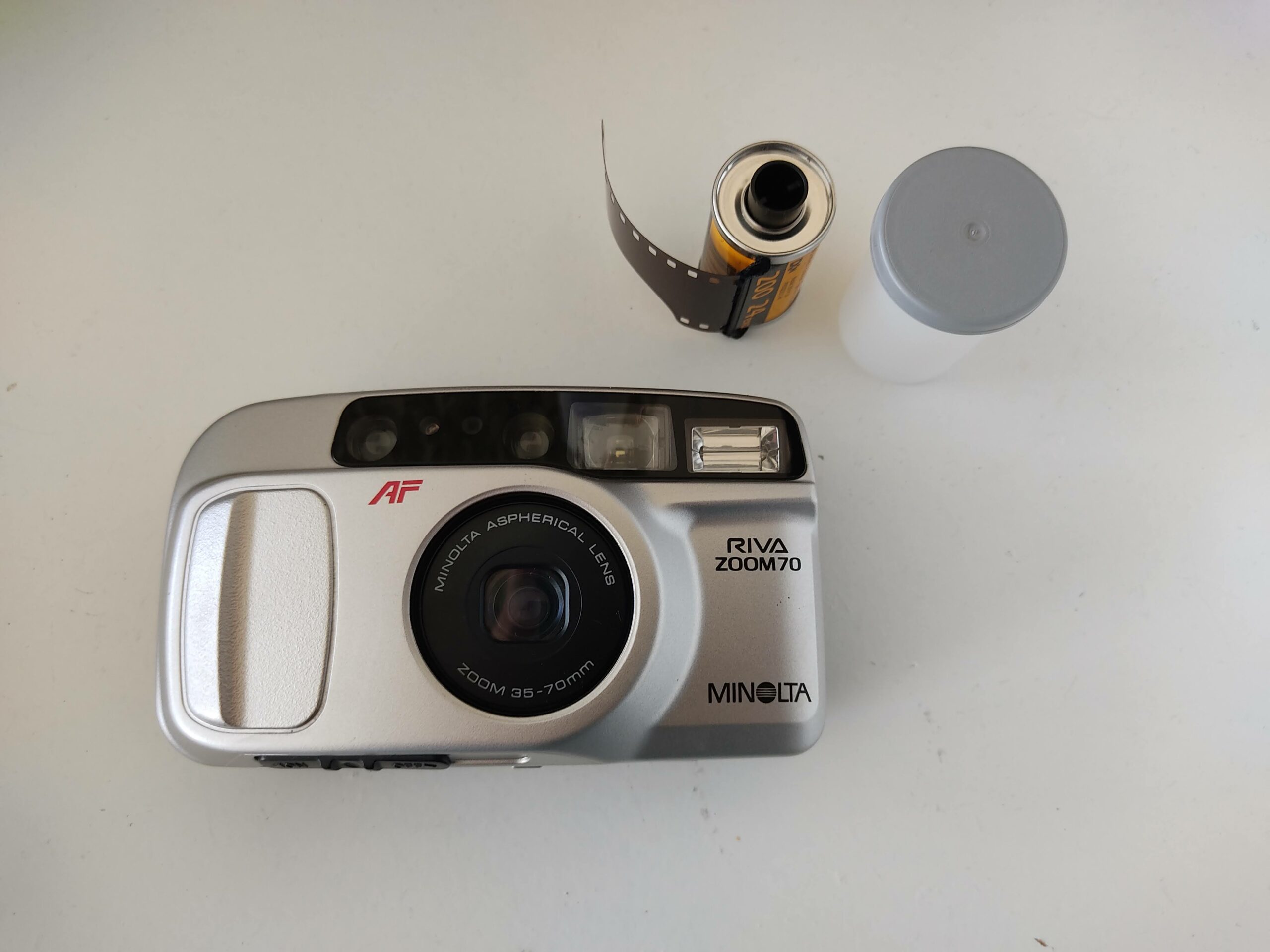 Minolta Riva Zoom 70*